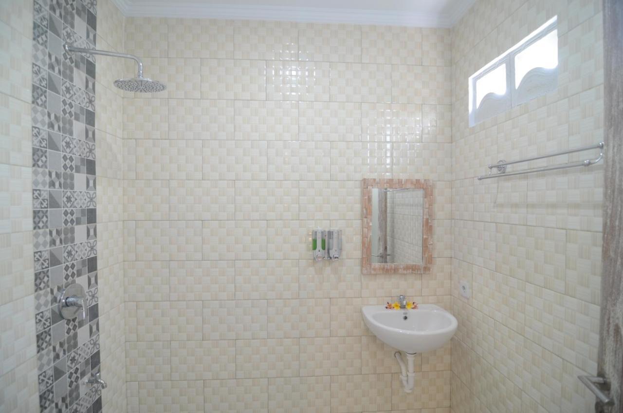Kusuma Guesthouse 2 Canggu Kültér fotó